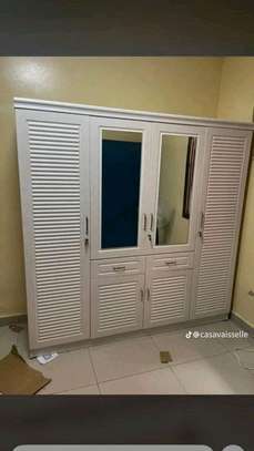 Armoire marron blanc et gris image 4