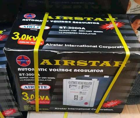 Régulateur de tension (airstar) 2000watts image 6