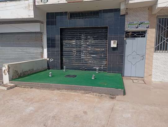 Loue Magasin bien placé face VDN image 2