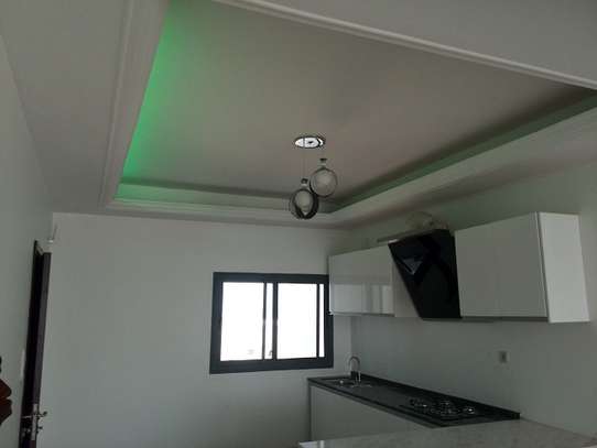 Penthouse climatisé/sécurisé-3 niveaux à Ngor Almadies image 3