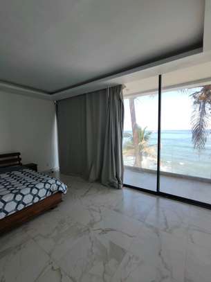 À LOUER APPARTEMENT F3 MEUBLÉ PIED DANS L'EAU PISCINE BIAGUI image 13