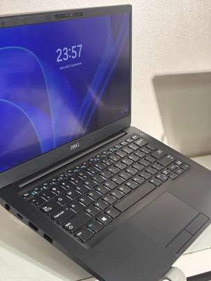 Dell 7390 image 5