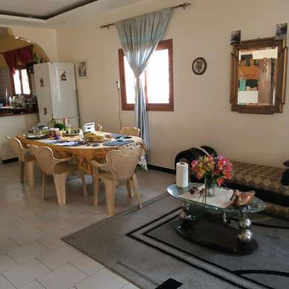 Villa neuve meublée de 500m2 à vendre à Mboro image 5