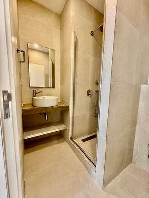 Appartement F4 + dépendance domestique à louer au point E image 15