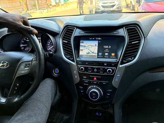 HYUNDAI SANTA FE image 7