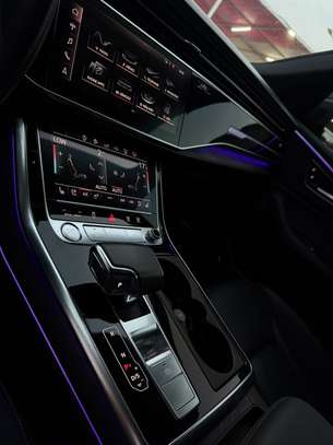 AUDI Q8 2021 image 6