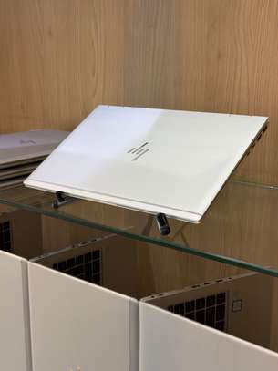 HP EliteBook image 2