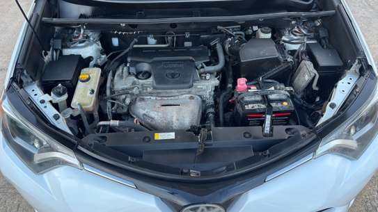 TOYOTA RAV4 2017 image 14