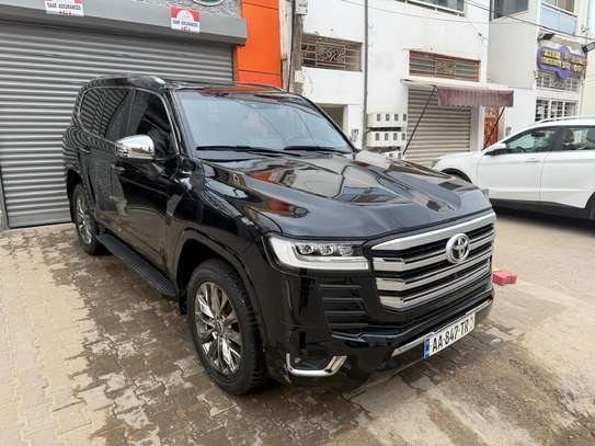 Toyota land cruiser 2024 image 6