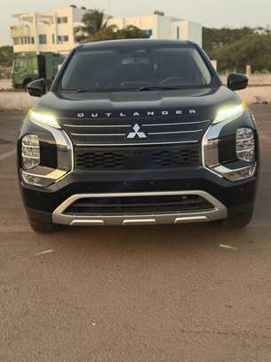 Mitsubishi outlander Anne 2023 full option image 3