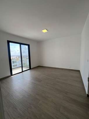 Appartement spacieux lumineux avec balcon privé image 4