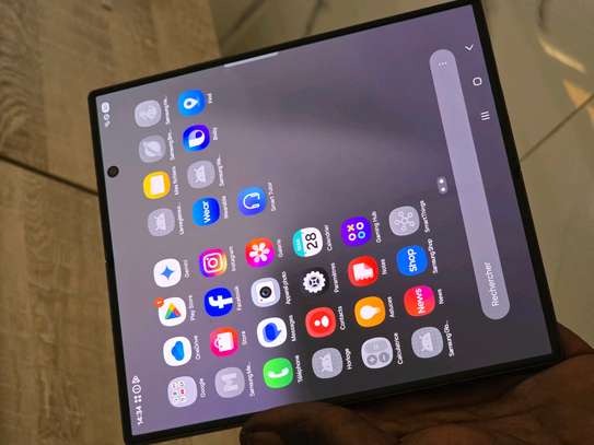 Samsung galaxie Z fold7 512GB 12GB ram image 4