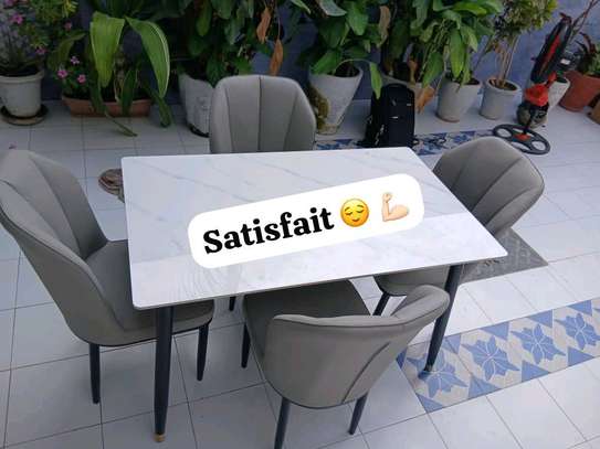 Table à manger 4 places image 3