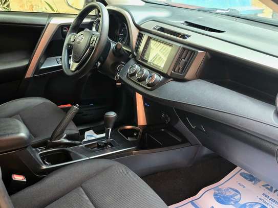 Toyota RAV4 2018 image 8