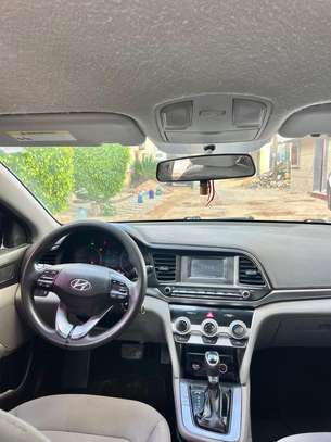 Hyundai Elantra 2019 Automatique image 6