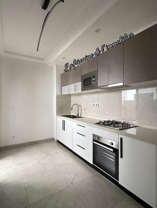 À LOUER – Magnifique Appartement F4 de Standing au Point E image 8