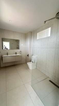 Appartement F4 à louer aux Almadies route King fahd image 10