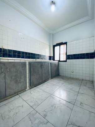 Appartement moderne à la Sicap Foire image 10