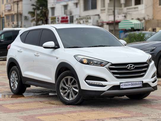 Hyundia Tucson image 2