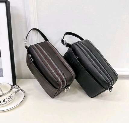 Sac à main en cuir pour homme image 2