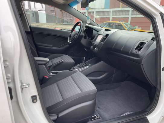 Kia Forte Berline Blanc Jantes Sport image 5