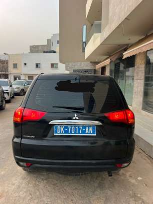 Mitsubishi pajero image 4