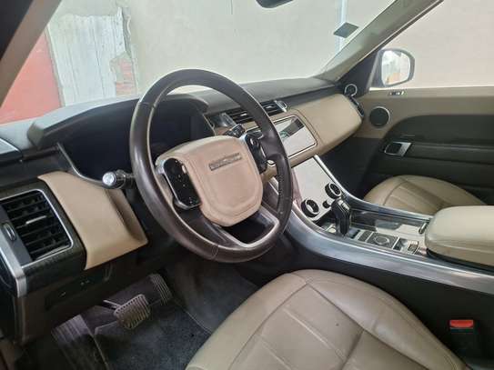 Range rover sport image 3