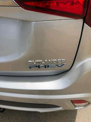 Mitsubishi outlander Phev image 8