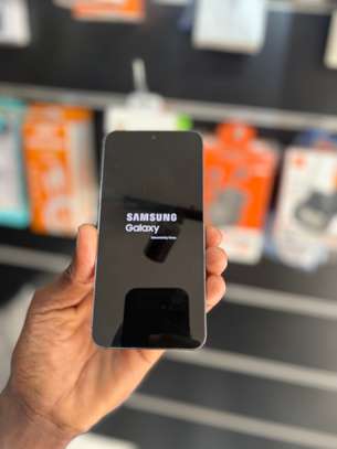 Samsung Galaxy S23 image 3