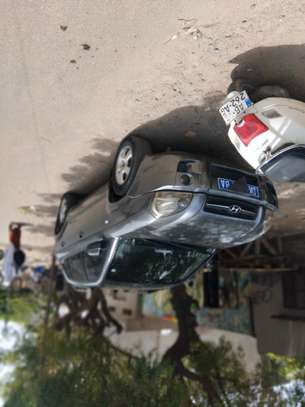 Hyundai voiture compacte gris métallisé économique image 6