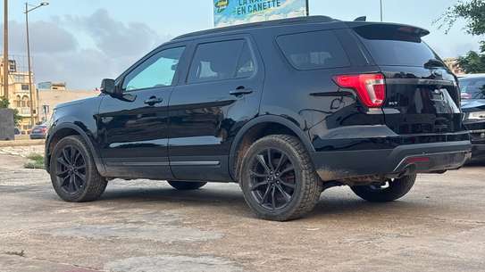 FORD EXPOLORER venant image 5