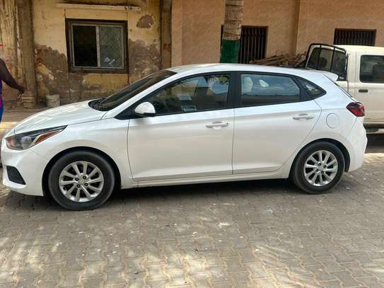 hyundai  Model accent 2019 image 2