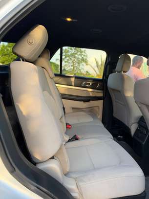 FORD EXPLORER 2018 image 11