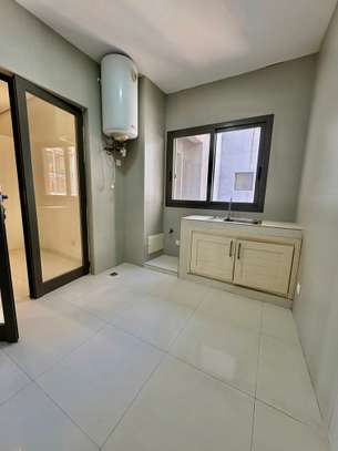 Appartement F4 + dépendance domestique à louer au point E image 13