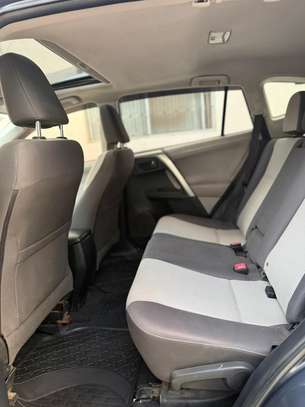 Toyota RAV4 image 6