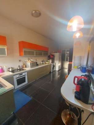 Villa R+1 à louer avec les meubles coté Ecole Mariama Niasse image 6
