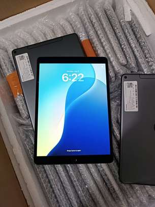 iPad Air3 image 2