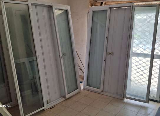 Porte pvc avec volet ou store antibruit image 5