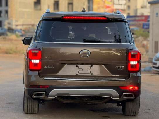 GAC  SUV marron métallisé puissance et confort image 2