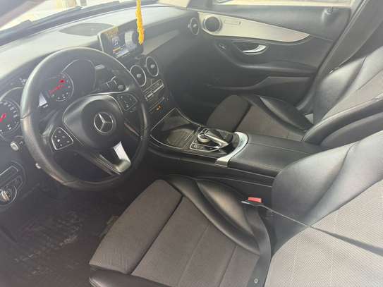 Mercedes C300 année 2016 image 5