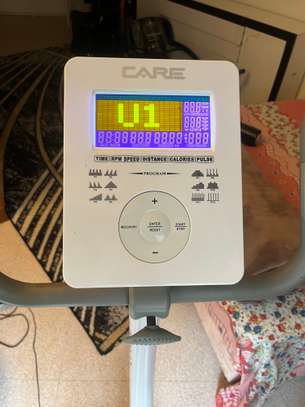 CARE Med 526 vélo appartement blanc siège ajustable image 2
