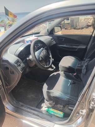 Hyundai voiture compacte gris métallisé économique image 13