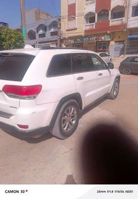 A vendre Jeep Cherokee image 2