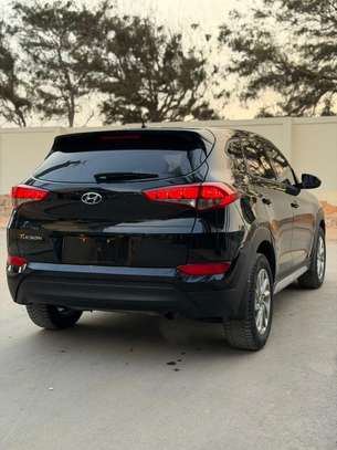 HYUNDAI TUCSON image 5