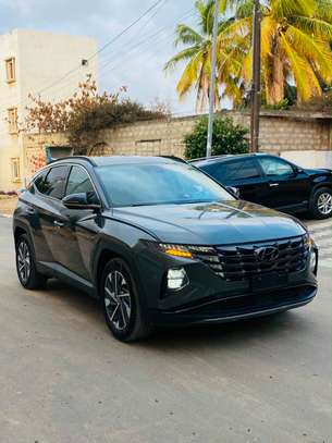 Hyundia Tucson image 2