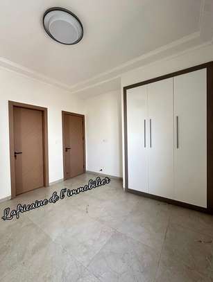 À LOUER – Magnifique Appartement F4 de Standing au Point E image 14