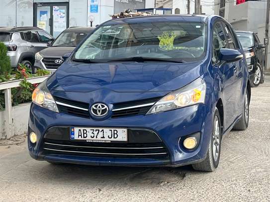 Toyota versso image 7
