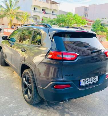 Jeep Cherokee image 6