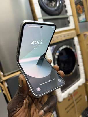 Samsung zflip 6 image 2