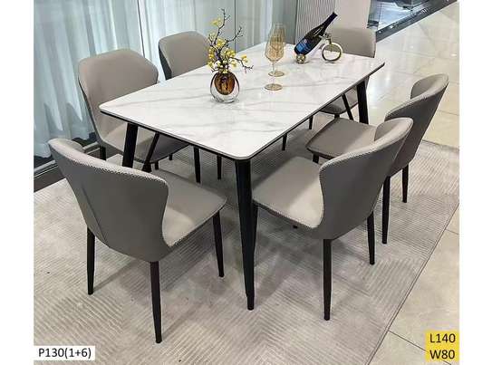 Table à manger 6 chaises effet marbre image 4